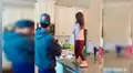Le pide a su esposo cuidar de su hija y al regresar los descubre en emotiva escena [VIDEO] 