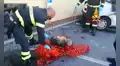 Bomberos rescatan a perro con discapacidad visual que cayó a una alcantarilla 