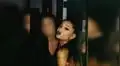 Ariana Grande besa en la boca a mujer y fans enloquecen con escena [FOTOS]