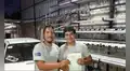Jefe le regala una camioneta a su trabajador en recompensa por su lealtad 