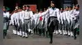 Desfile escolar, llamado a romper filas 