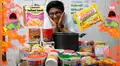 Mezclan todas las marcas de fideos instantáneos en enorme olla y el resultado impacta [VIDEO]