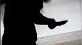 Mujer es brutalmente apuñalada por sujeto que irrumpió su casa de noche con un cuchillo  