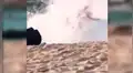 Facebook viral: mujer presume sexy pose frente a la playa, pero enorme ola la hunde [VIDEO] 
