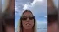 Surfista se volvió viral al captar con su GoPro a tres tiburones acechándola [VIDEO]