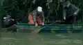 Hombre entra a peligroso río para capturar gigantesca criatura, pero se lleva terrible sorpresa [VIDEO]