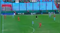 Perro acompaña a su dueño a ver un partido de fútbol y se queda dormido [VIDEO]