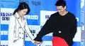 Park Shin Hye y Yoo Ah In lucen sonrientes y de la mano en evento de #Alive