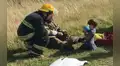 Conmovedoras imágenes: Bomberos juegan con niño luego de un accidente de tránsito [FOTOS]
