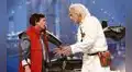 Volver al Futuro: fans enloquecen tras emotivo reencuentro entre Marty McFly y ‘el Doc’