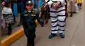 Vía Facebook: niño peruano desfila disfrazado de policía y su 'detenido' hace reír al mundo