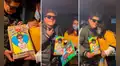 Chupetín Trujillo llora de emoción al ser sorprendido por fan con regalos diseñados con su rostro