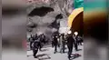Facebook viral: Orquesta peruana detiene tránsito para tocar huayno y turistas ‘zapatean’ [VIDEO]