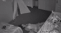 Padre instalar cámara en cuarto de su bebé y descubre una extraña ‘criatura’ que espantaba a su hijo [VIDEO]