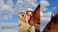 Niña le canta a sus caballos y uno de estos tiene conmovedora reacción [VIDEO]