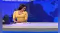 YouTube: Conductora narraba las noticias en vivo, pero fue interrumpida por un curioso 'personaje'