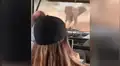 Furioso elefante embiste brutalmente a aterrados turistas que realizan lo inesperado por salvarse [VIDEO]