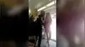 Jóvenes entran a tren y sorprenden a pasajeros con baile de ‘¿Y dónde están las rubias?’ [VIDEO]