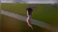 Potente rayo deja paralizado a hombre que se salva de sufrir terrible descarga [VIDEO]