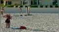 Google Maps: recorre playa de México y encuentran a chica que parece no tener cabeza [FOTOS]