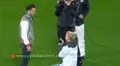 Facebook Viral: Pide matrimonio a futbolista en pleno partido y su reacción sorprende a miles