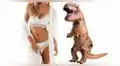 ¿Qué pasa si combinas lencería, poses ‘sexys’ y un disfraz de dinosaurio?