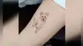 Joven se hace tatuaje inspirado en su fallecido perro para recordarlo 