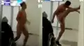 Hombre baila desnudo en aeropuerto de Rusia y así reacciona la policía [VIDEO]