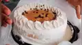 Pastelería peruana causa controversia por vender una sola porción de torta tres leches a 30 soles [VIDEO]