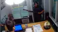 YouTube: Ladrón “armado” y borracho intenta asaltar local, pero solo hace el ridículo