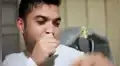 Joven hace ‘beatbox’ y queda sorprendido al ver que su loro comienza a imitarlo [VIDEO]