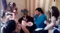 Facebook: Joven 'otaku' recibe peculiar 'regalo' de cumpleaños y su reacción sorprende a miles [VIDEO]