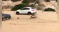 Lujoso auto deportivo queda atascado en la arena y al intentar liberarlo todo acaba mal [VIDEO]