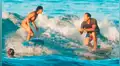 Surfista sorprende a su novia al pedirle matrimonio en el mar y pierde el anillo [FOTOS]