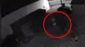 YouTube viral: chica revisa videos de seguridad y cree haber filmado un 'fantasma' [VIDEO]