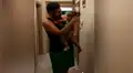 Hombre finge darle un golpe a su hija, sin imaginar que ella tendría una dramática reacción [VIDEO]