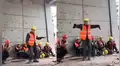 Facebook: obrero sorprende al bailar como Michael Jackson en plena construcción [VIDEO]