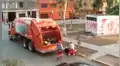 Trabajadores de limpieza que recogen basura al ritmo de cumbia causan furor en las redes [VIDEO]