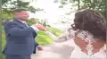 Padrino de boda llega disfrazado de la novia y le juega pesada broma a su amigo [VIDEO]