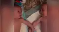 Bebés gemelos se conocen por primera vez en su vida y tienen amorosa reacción [VIDEO]