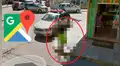 Google Maps capta a mujer caminando con 'brasier' en mano, frente a la policía [FOTOS]