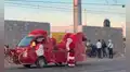 Policía de tránsito detiene y multa a ‘Santa Claus’ en una calle mexicana
