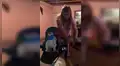 Mujer le corta los pelos a su gato y este sorprende con su calmada reacción [VIDEO] 