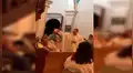 Facebook viral: sacerdote santifica a sus fieles y les echa agua bendita en balde  