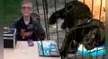 Niño vende toda su colección de cartas de Pokémon para salvar a su perrito 