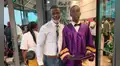 Maestro se quita sus zapatos y se los presta a alumno para que pueda graduarse