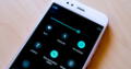 ¿Cómo poner modo oscuro en las aplicaciones del celular?