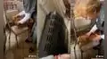 Descubre que su abuela sacó el calefactor de su cuarto para mantener calientito a su gato