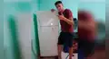Joven celebra en internet haberse comprado su primer refrigerador con mucho esfuerzo
