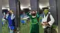 Peruanos se disfrazan de personajes de Shrek y causan sensación en su centro de vacunación